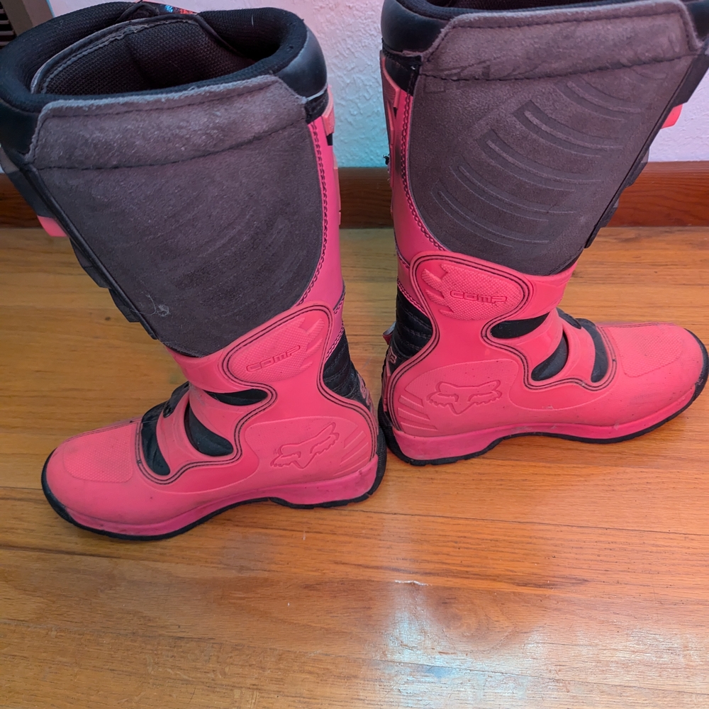 Stylish Pink Women's Riding Boots